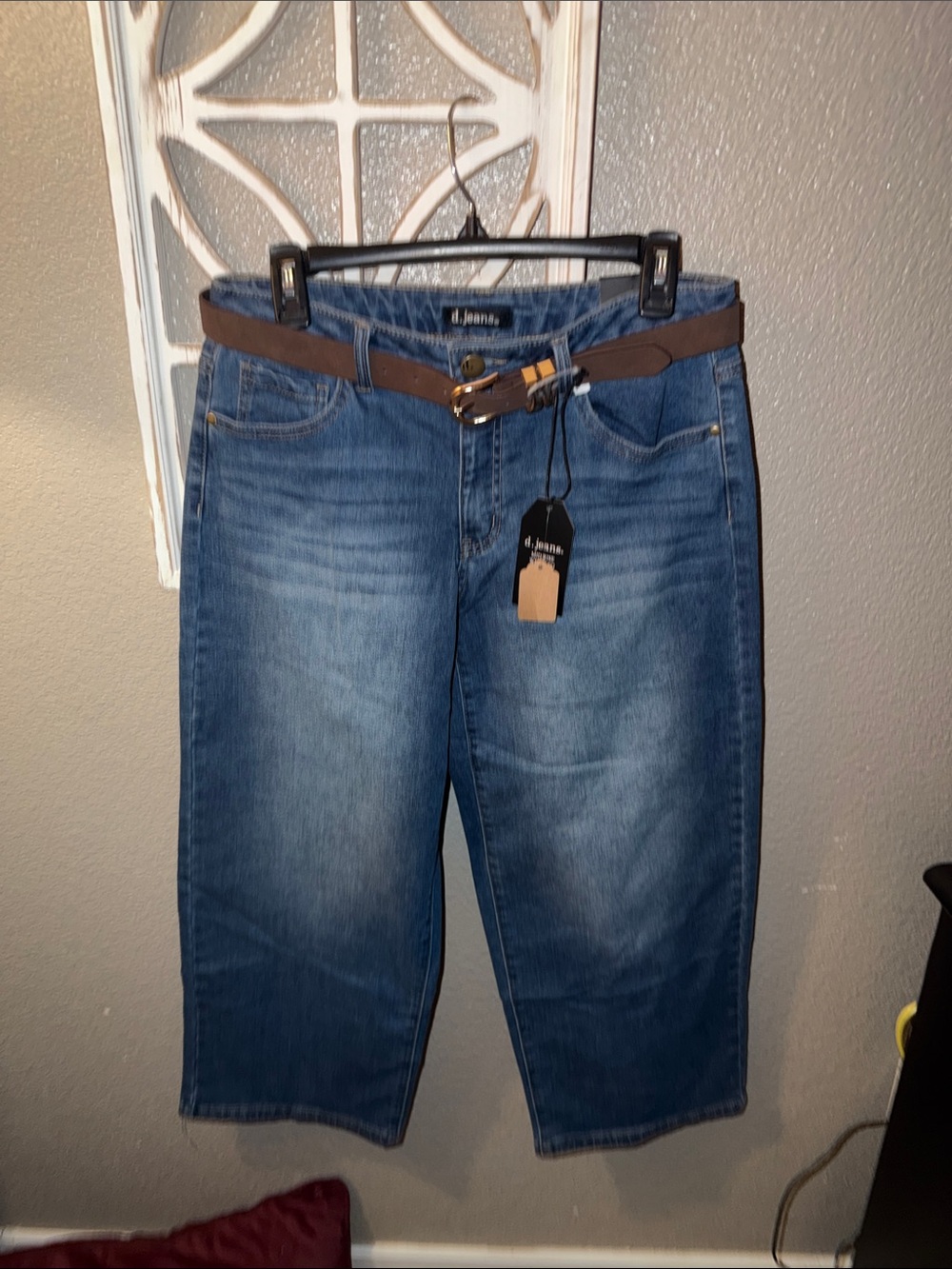 d. jeans Men’s Mid-Blue Relaxed Denim Jeans with Brown Belt